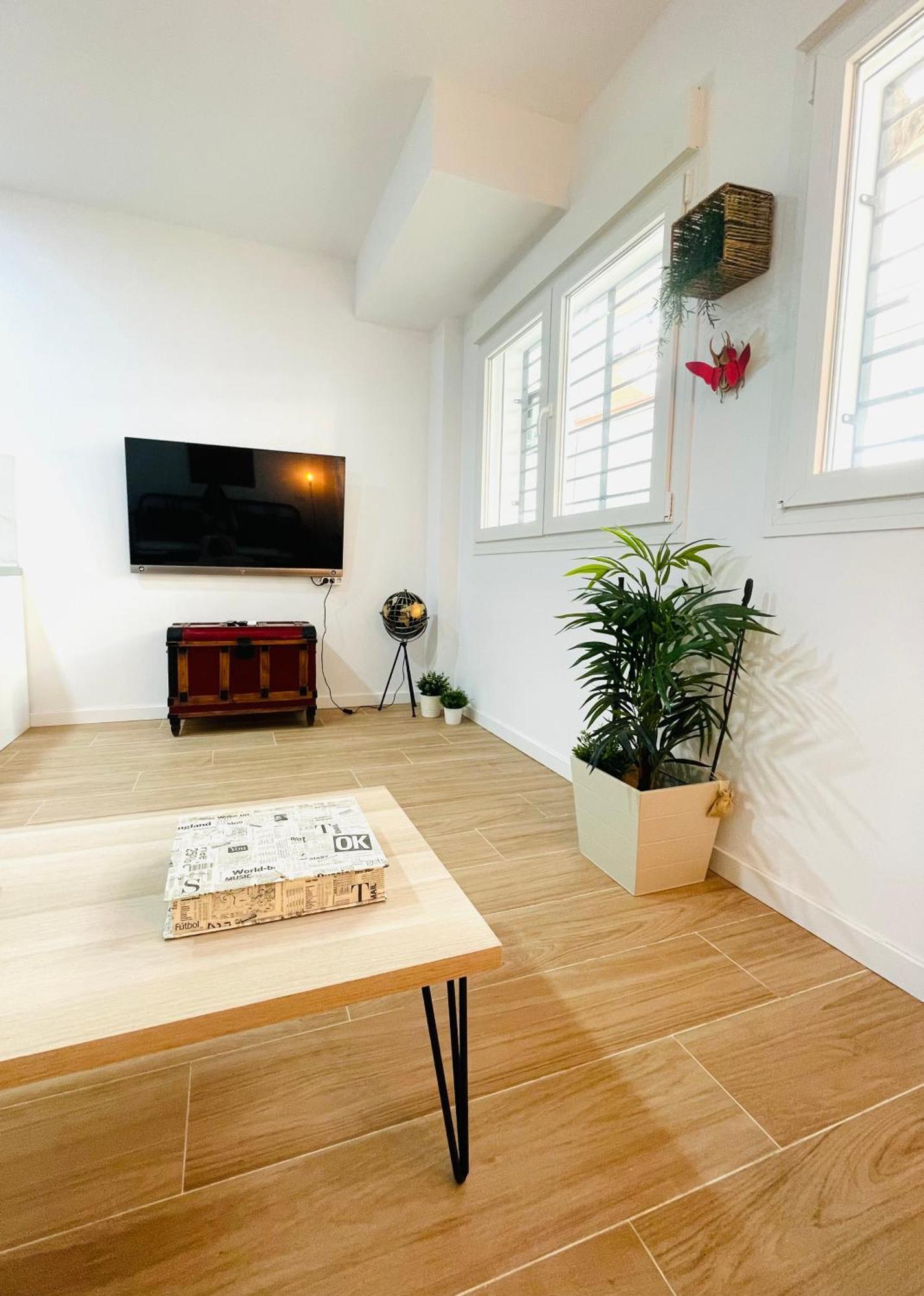 Completo Y Bello Apartamento En Малага Екстериор снимка