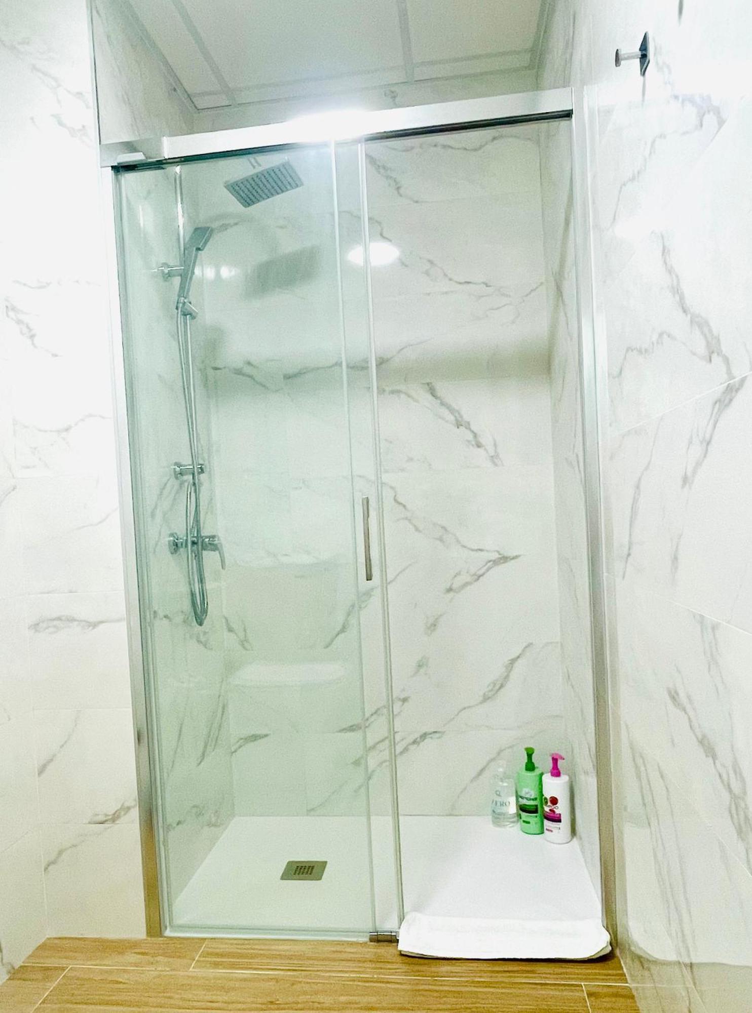 Completo Y Bello Apartamento En Малага Екстериор снимка