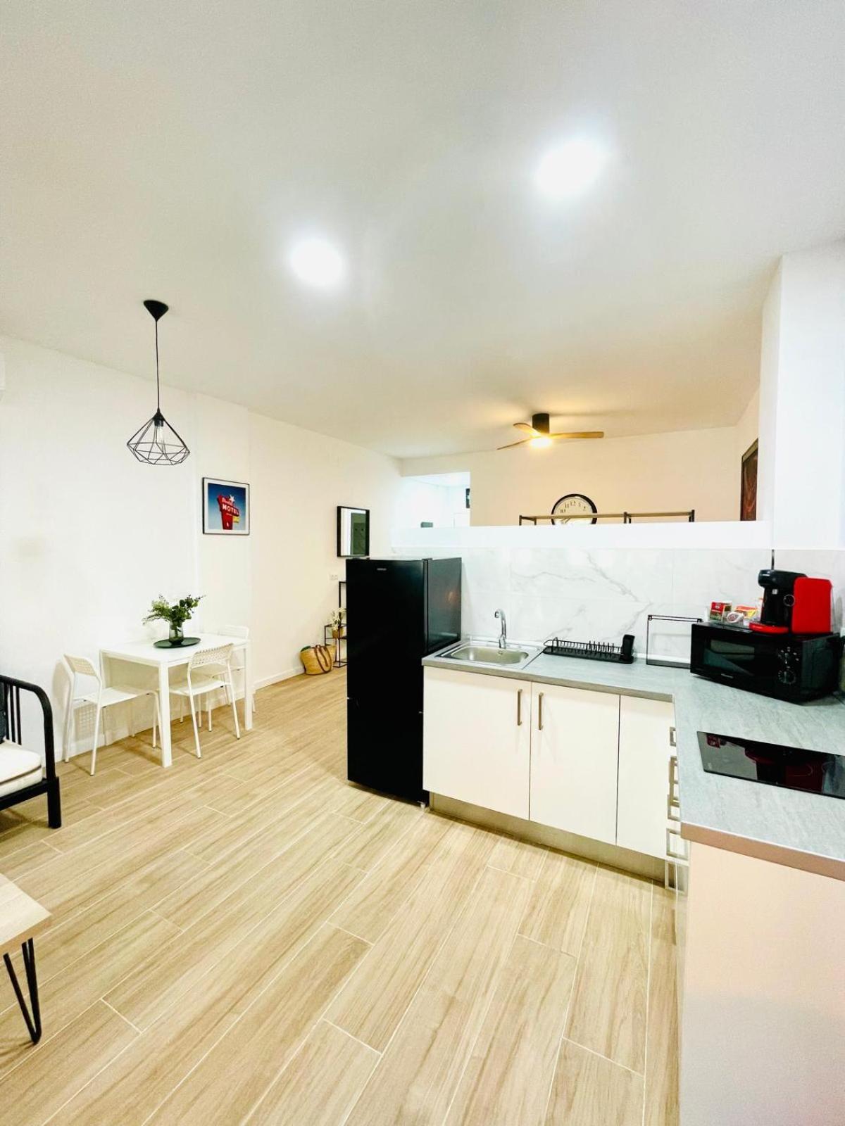 Completo Y Bello Apartamento En Малага Екстериор снимка
