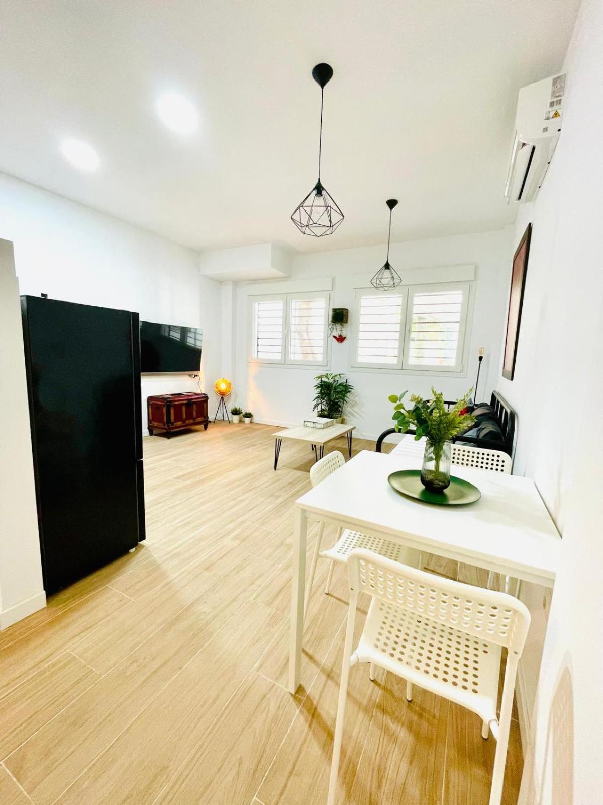 Completo Y Bello Apartamento En Малага Екстериор снимка