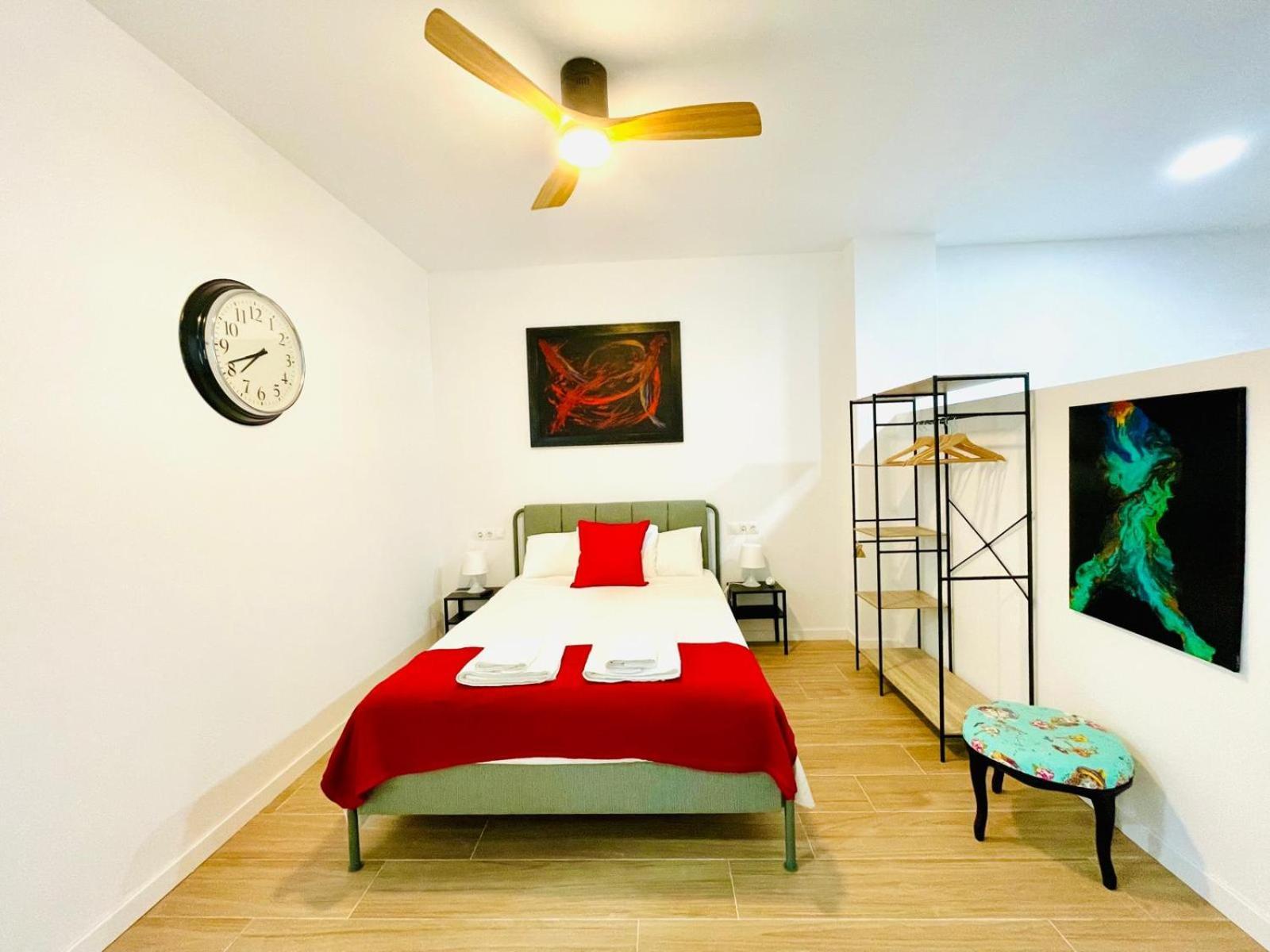 Completo Y Bello Apartamento En Малага Екстериор снимка