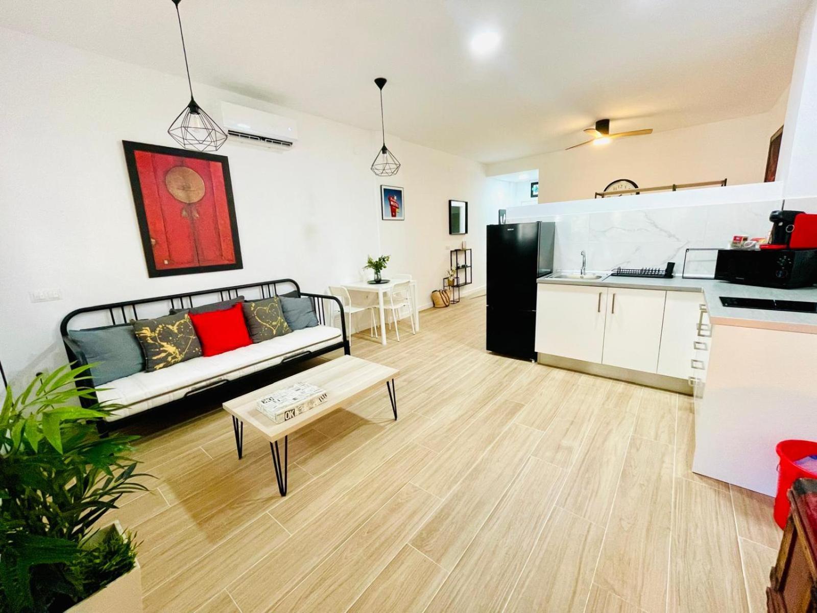 Completo Y Bello Apartamento En Малага Екстериор снимка