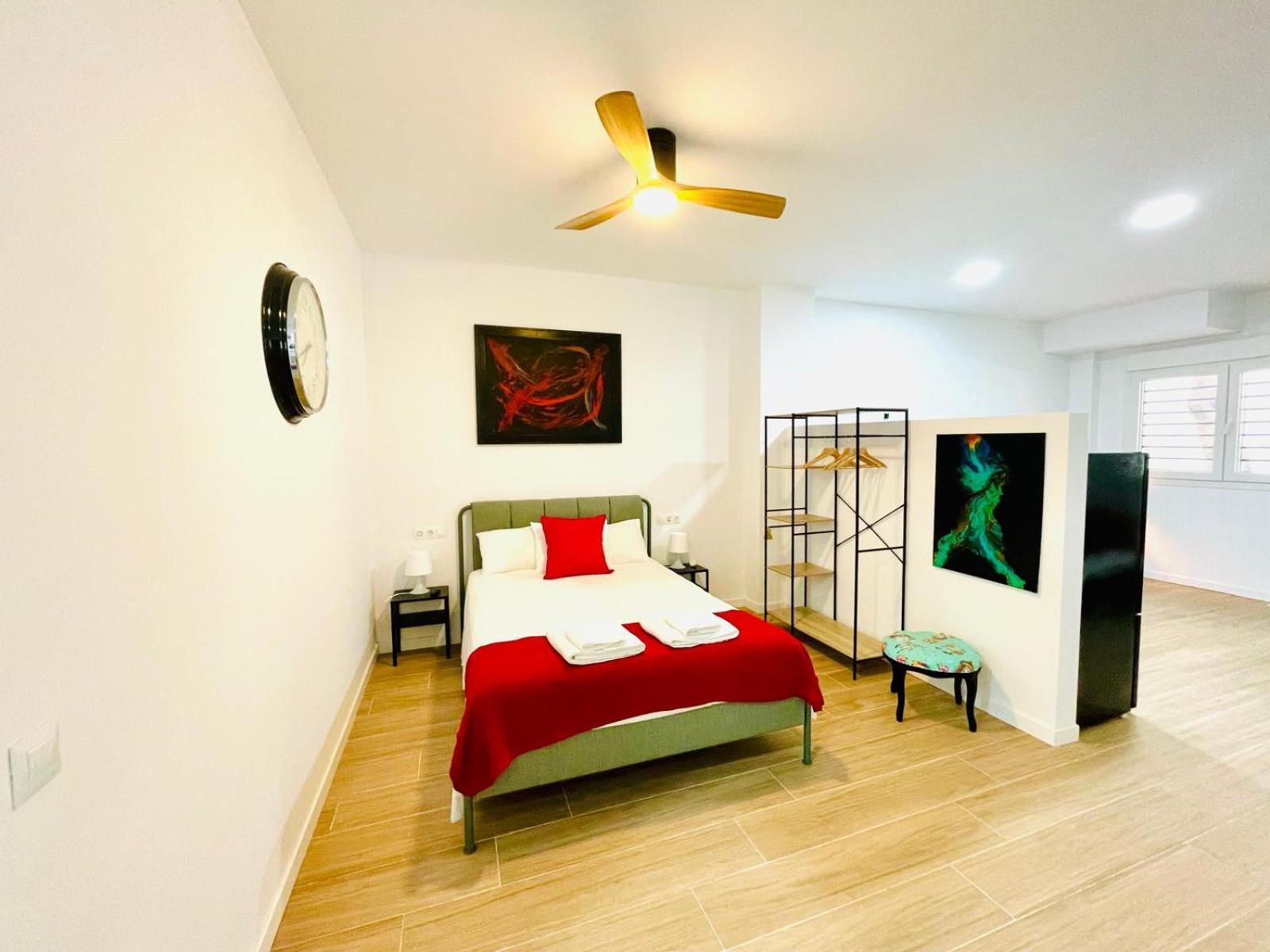 Completo Y Bello Apartamento En Малага Екстериор снимка